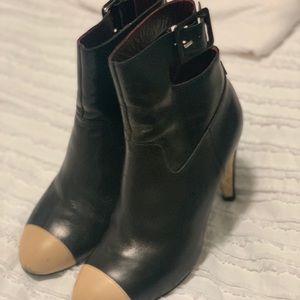 CHANEL BOOTIE SIZE 39
